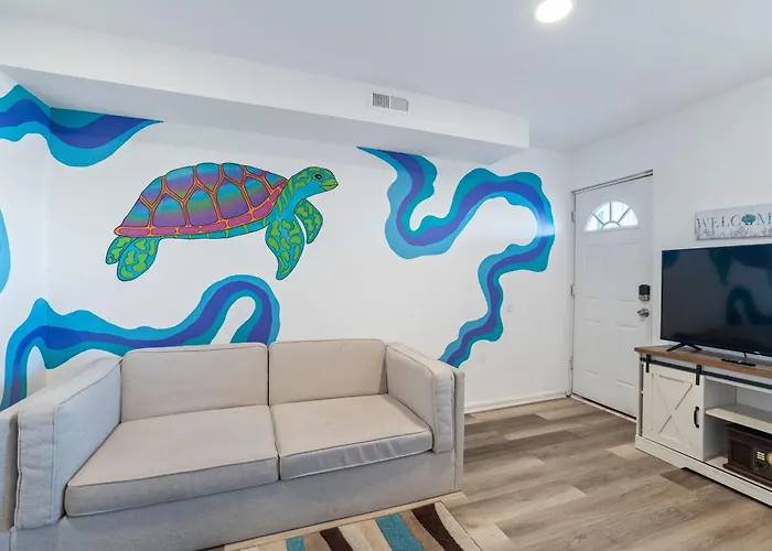Arcade Nook & New Sea Turtle Mural- 3Br