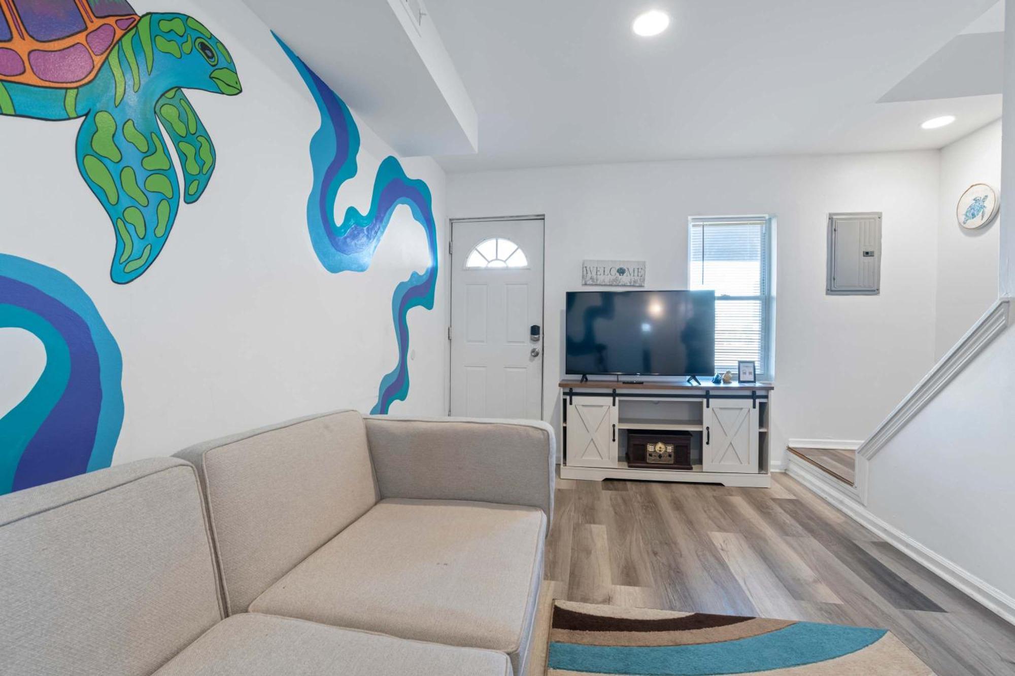 Arcade Nook & New Sea Turtle Mural- 3br